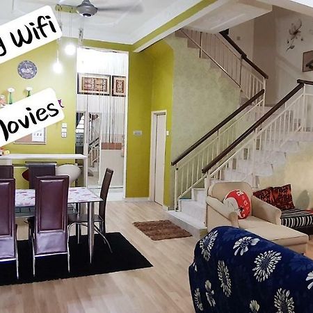 E&A Homestay Klia/ Sepang/ Nilai エクステリア 写真