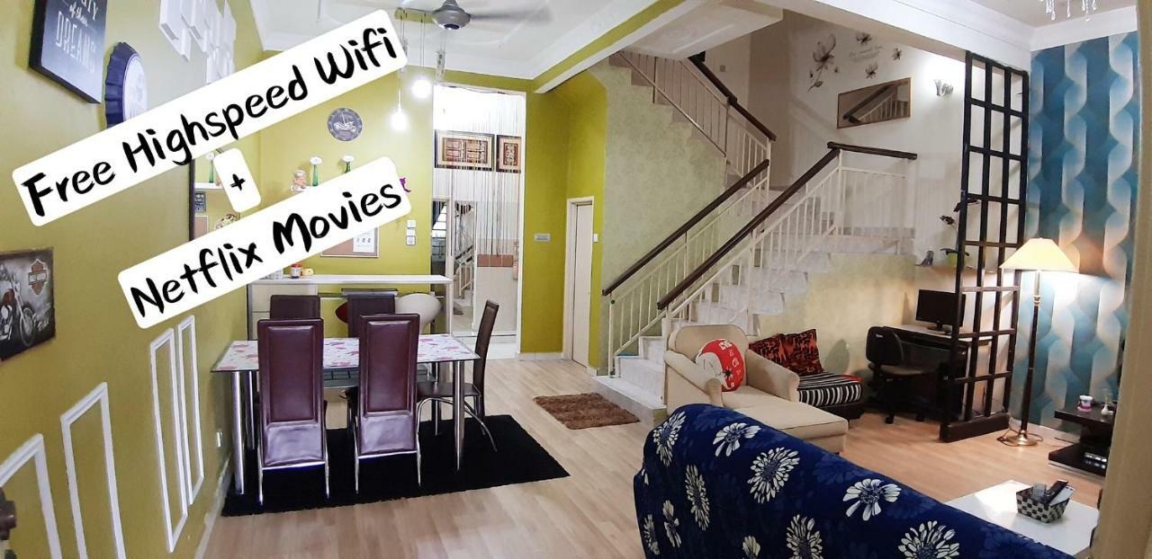 E&A Homestay Klia/ Sepang/ Nilai エクステリア 写真