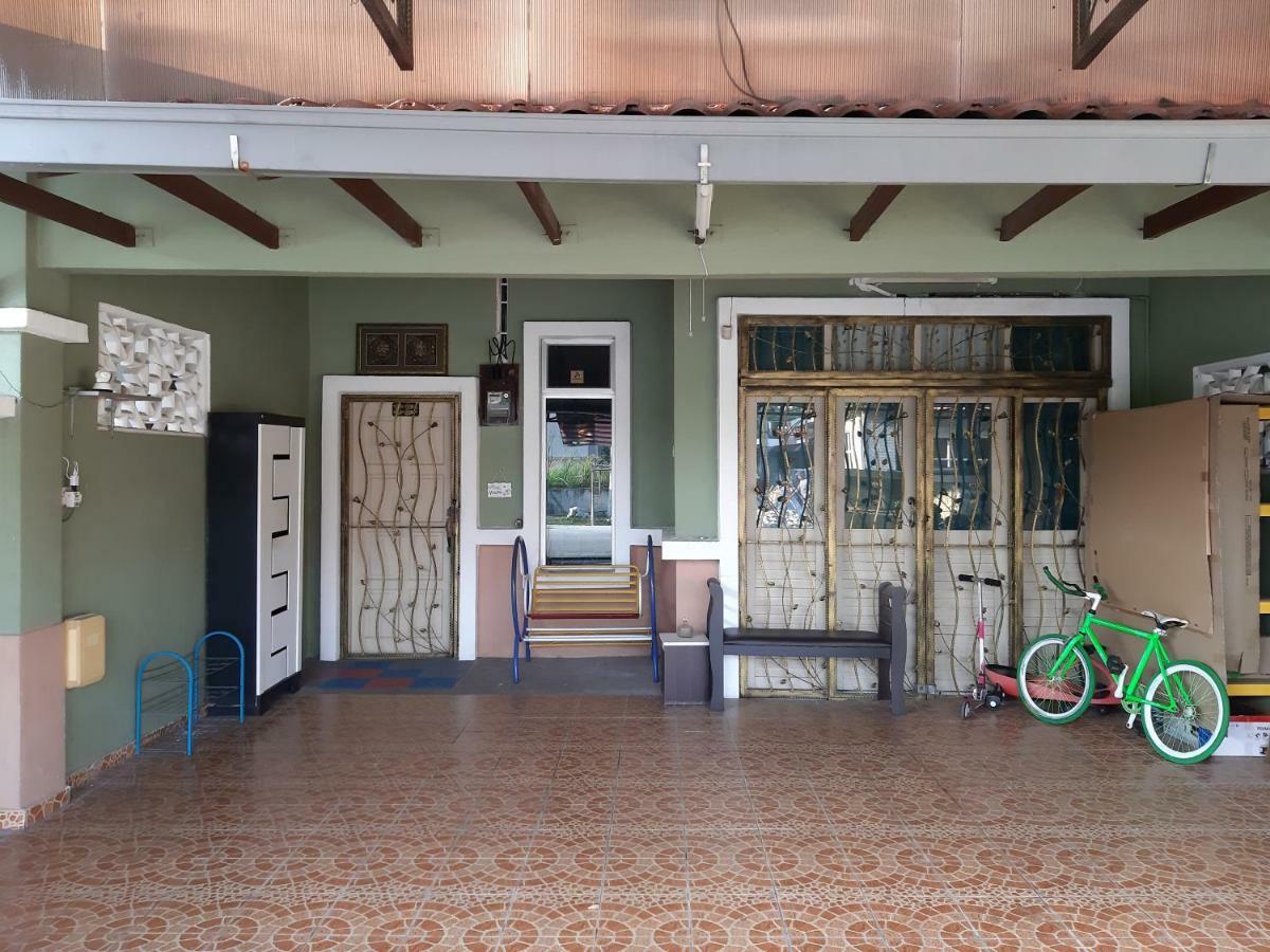 E&A Homestay Klia/ Sepang/ Nilai エクステリア 写真